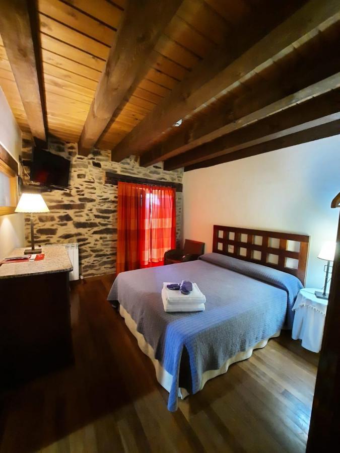 La Hoja De Roble Guest House Puebla de Sanabria Exterior photo